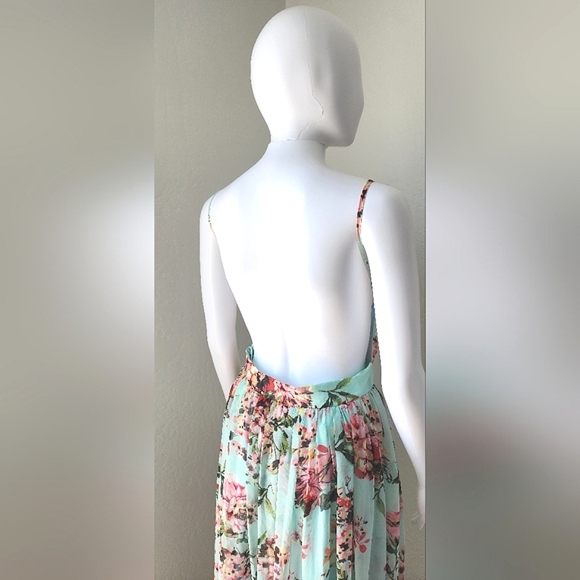Floral Backless Maxi Dress! - Picture 5 of 5
